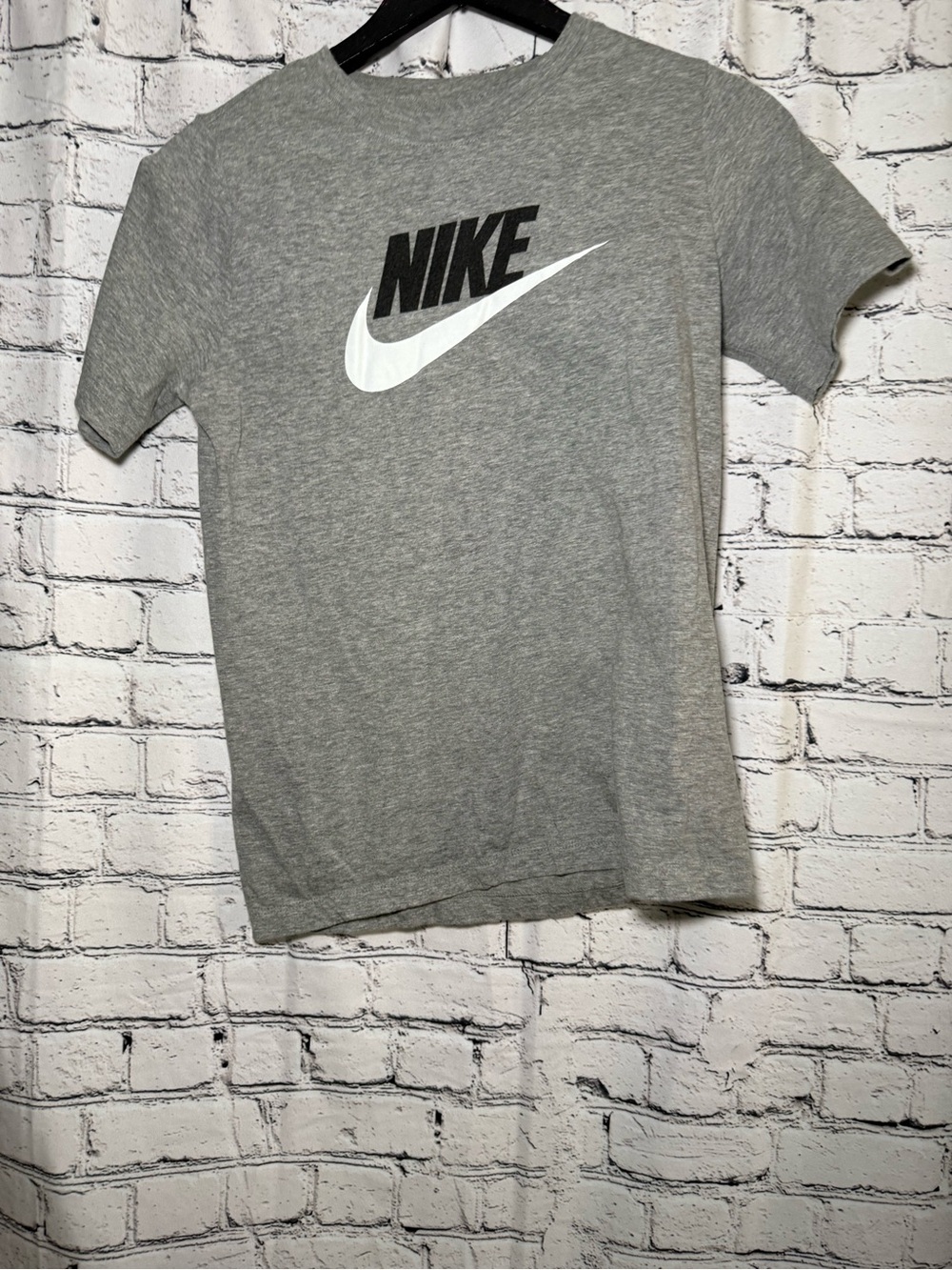 Nike. Boys graphic tshirt. Size L